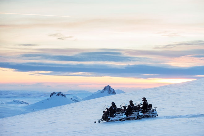 Pearl Tour Golden Circle Super jeep tour & Snowmobiling