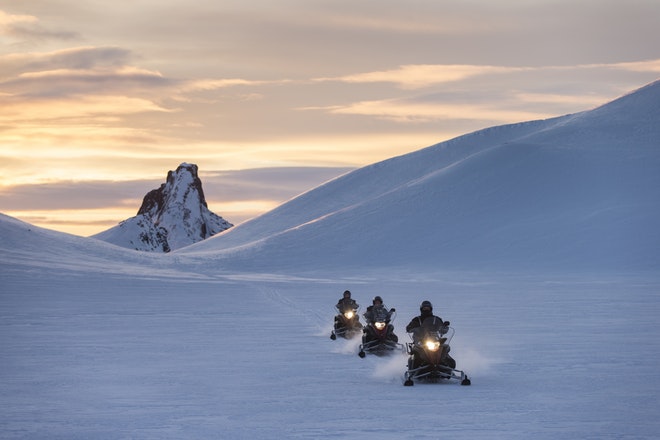 Pearl Tour Golden Circle Super jeep tour & Snowmobiling