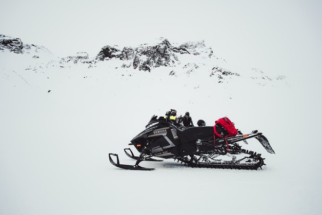 Glacier Rush – Fast pace snowmobile - SnoMo Glacier rush one hour