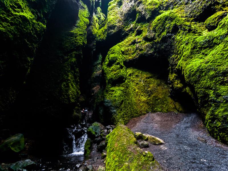 Raudfeldsgja (Rauðfeldsgjá) Ravine