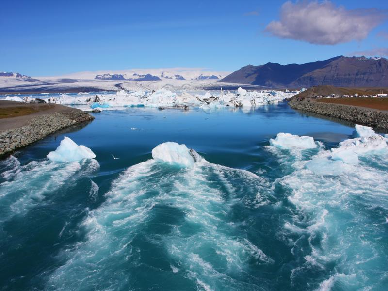 Jokulsarlon (Jökulsárlón) glacial lagoon