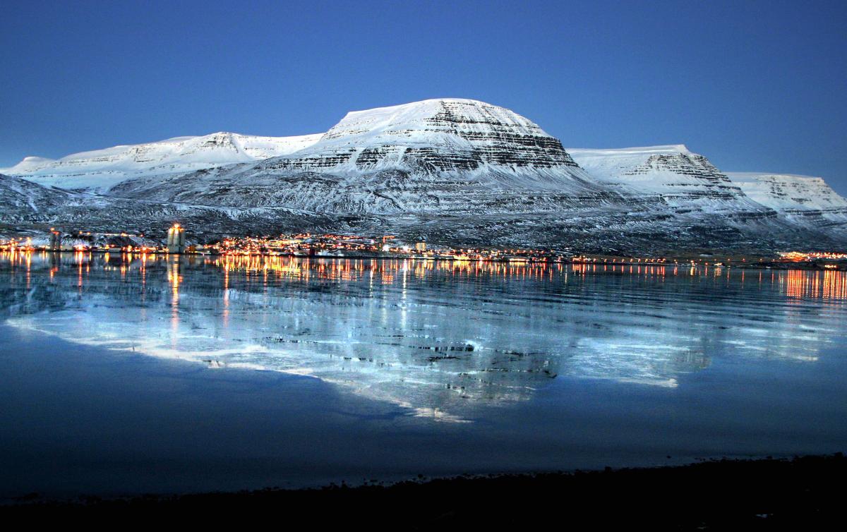 Reydarfjordur (Reyðarfjörður) Town