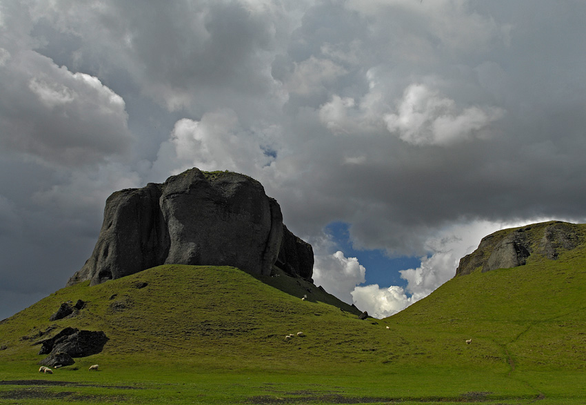 Systrastapi and the Nuns at Kirkjubaejarklaustur (Kirkjubæjarklaustur)